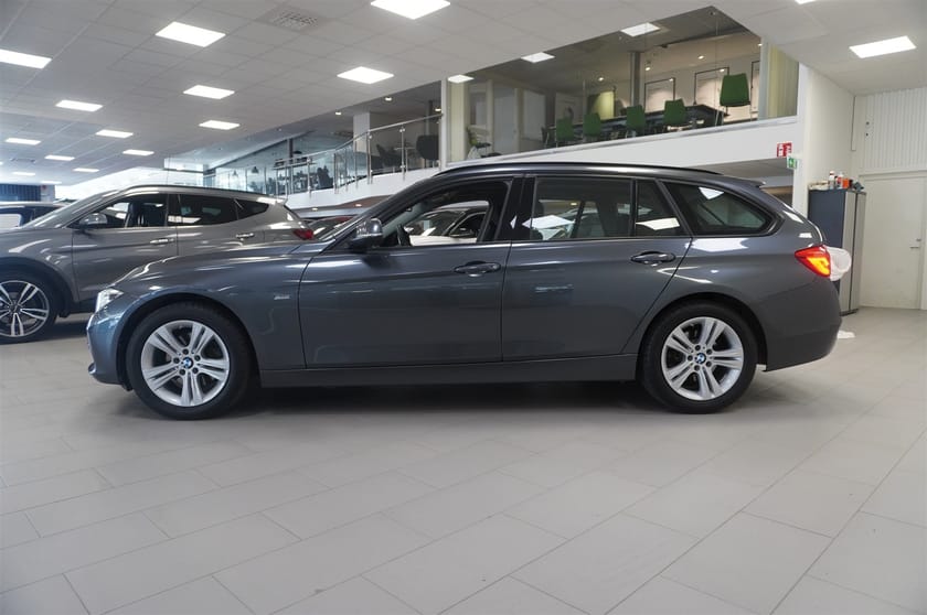 Bild 3 av BMW 320d xDrive Touring 320 D  Sport Drag HiFi 190 hk Aut