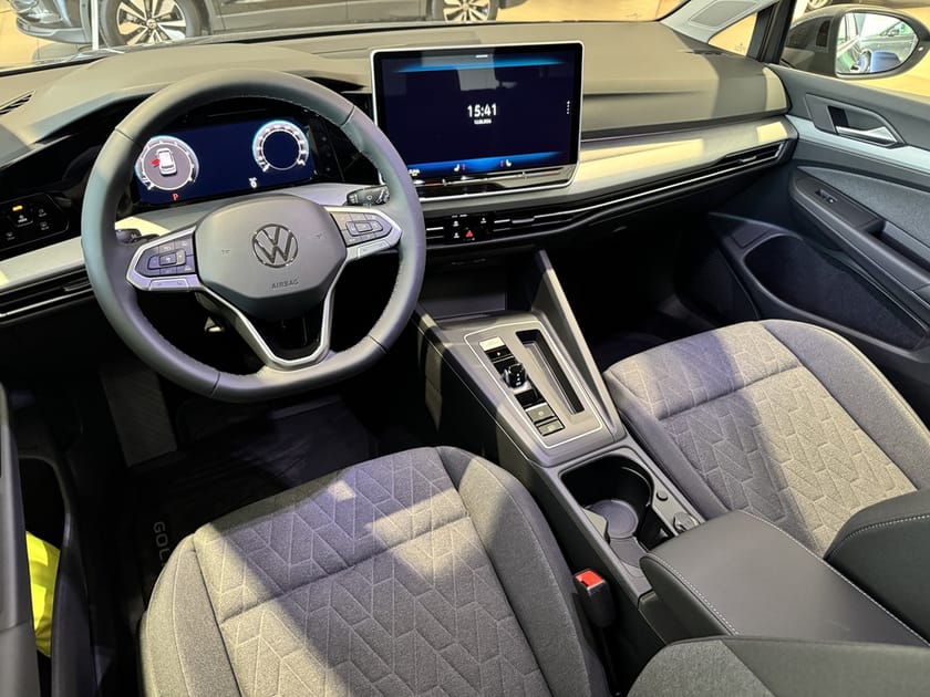 Bild 3 av Volkswagen Golf LIFE eTSI 150hk LAGERKAMPANJ!