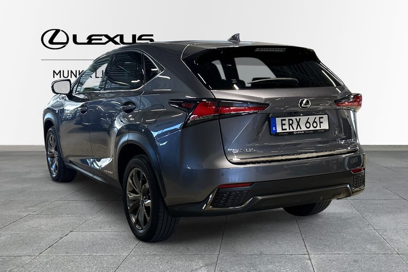 Bild 2 av Lexus NX 300h AWD F Sport S Panoramatak ML 1 ägare