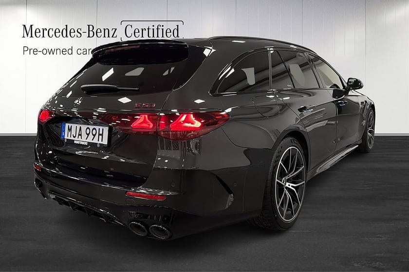 Bild 3 av Mercedes-Benz AMG E 53 HYBRID T 4MATIC+ 4MATIC DRAG PANO BURMESTER 360