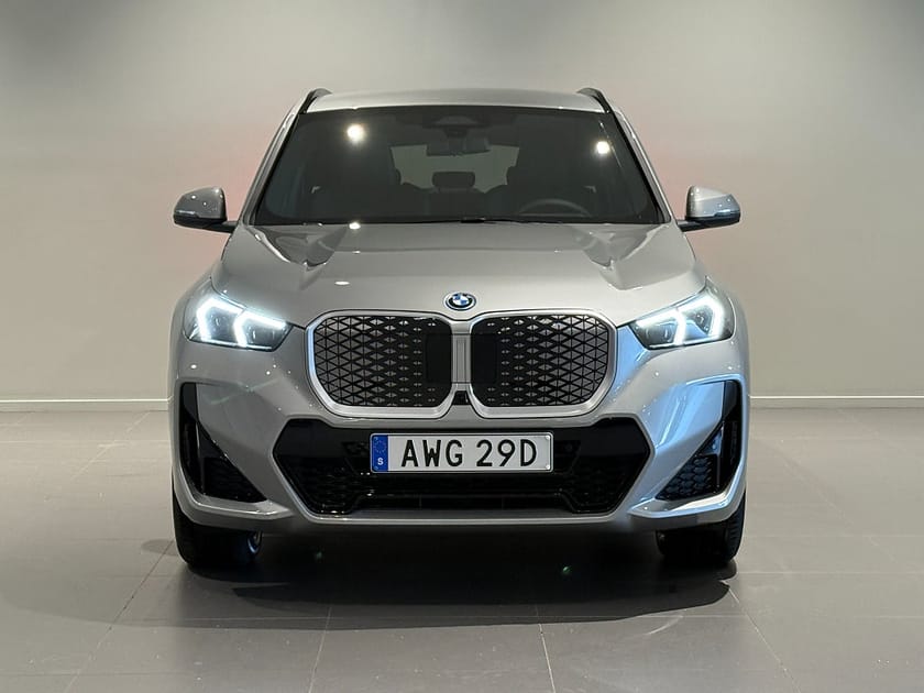 Bild 2 av BMW iX1 xDrive30 M Sport Business Edition Drag HUD H/K Elstol