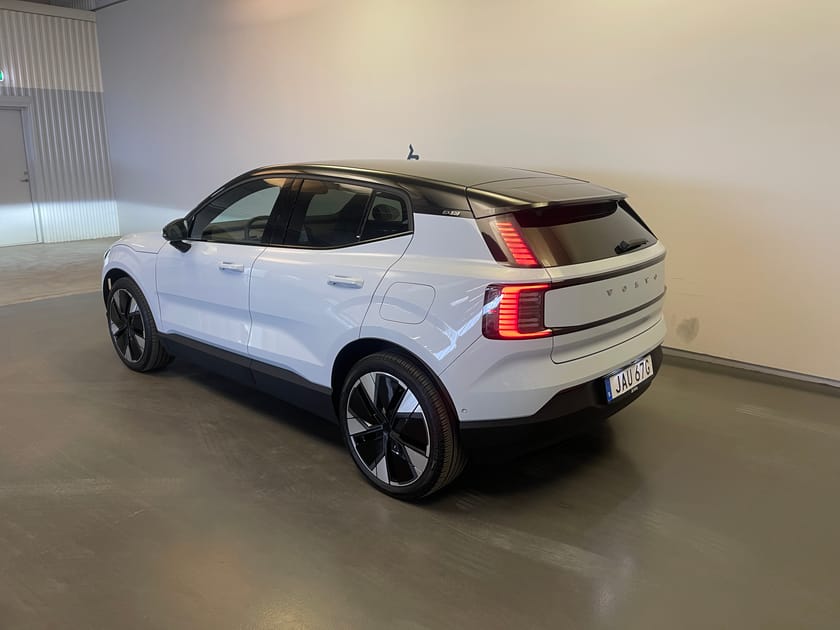 Bild 3 av Volvo EX30 Twin Motor Performance Ultra / 20" hjul / Tonade rutor / Navigation /