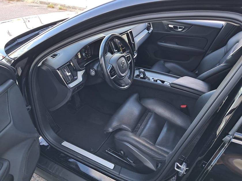 Bild 2 av Volvo V60 Cross Country B4 MILDHYBRID AWD 197HK 4x4 Advanced Läder