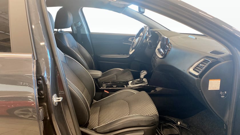 Bild 3 av Kia XCeed Plug-in Hybrid DCT 141hk Advance Plus - Backkamera - Navi