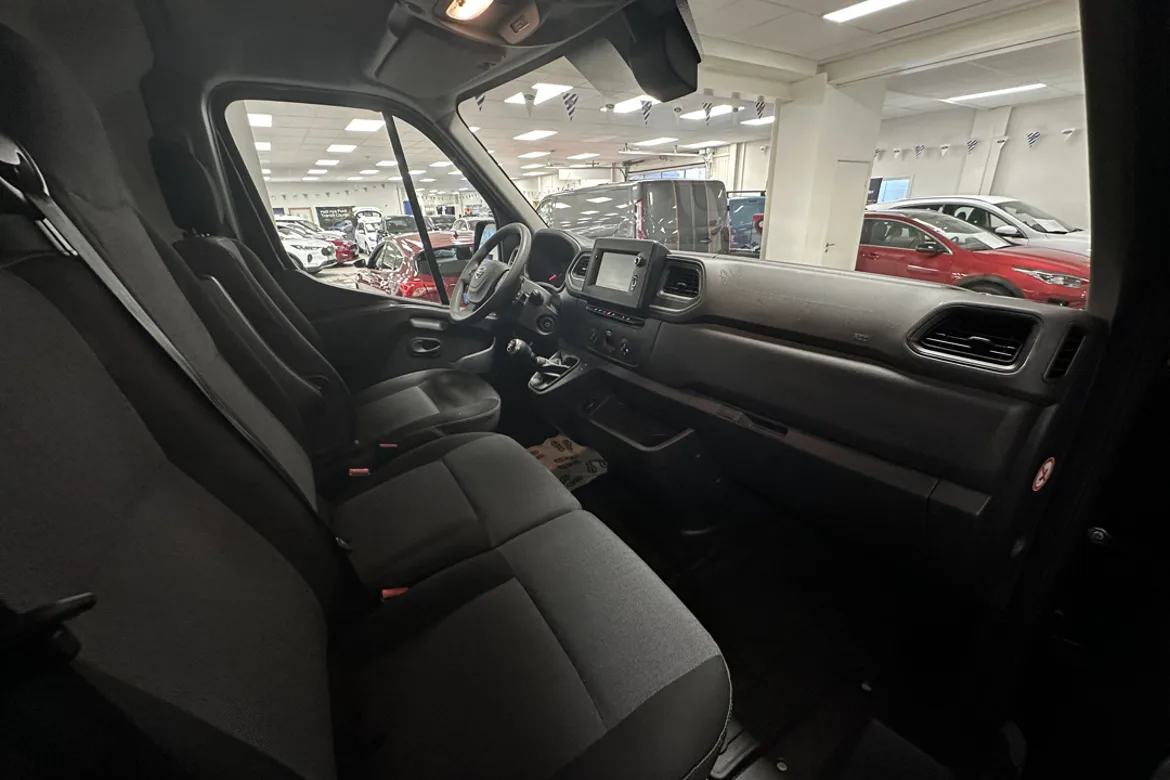Nissan NV400