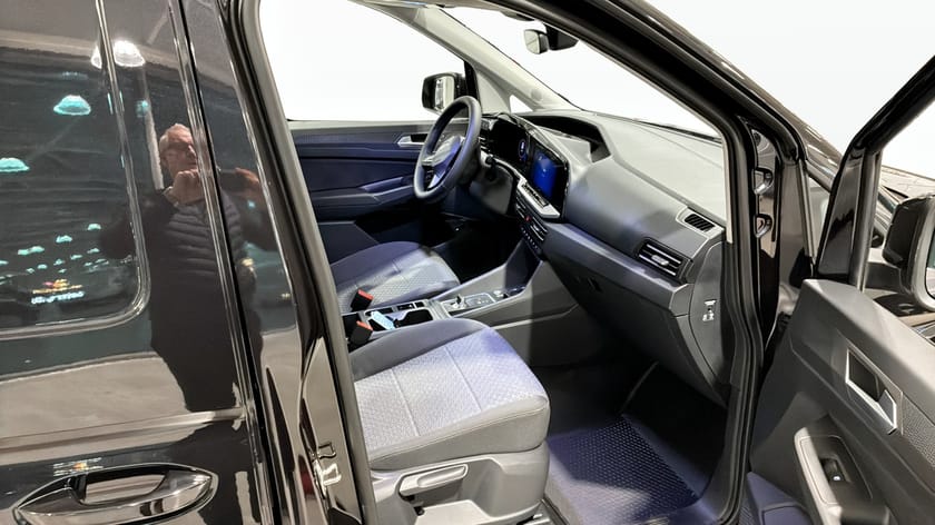 Bild 3 av Ford Grand Transit Connect Skåp L2 Limited PHEV 150Hk / Lagerbil / Drag