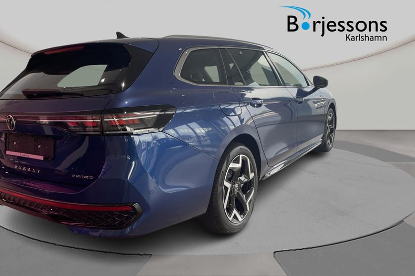 Bild 3 av Volkswagen Passat Sportscombi eHybrid R-Line 272hk DSG SWE Edition 1.5 TSI