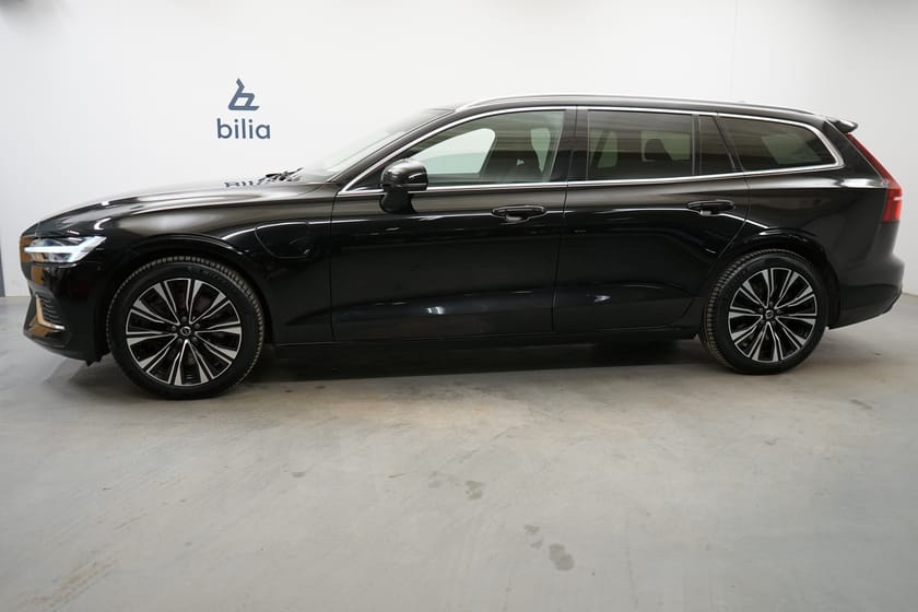 Bild 2 av Volvo V60 Recharge T6 Core Edition, Dragkrok, Baklucka elmanövrerad