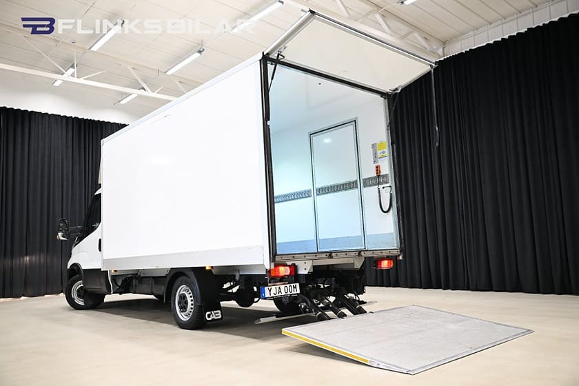 Bild 4 av Iveco Daily 35-140 Chassi Cab 136HK Automat|Volymskåp|BG-Lyft|Sidodörr|Backkamera
