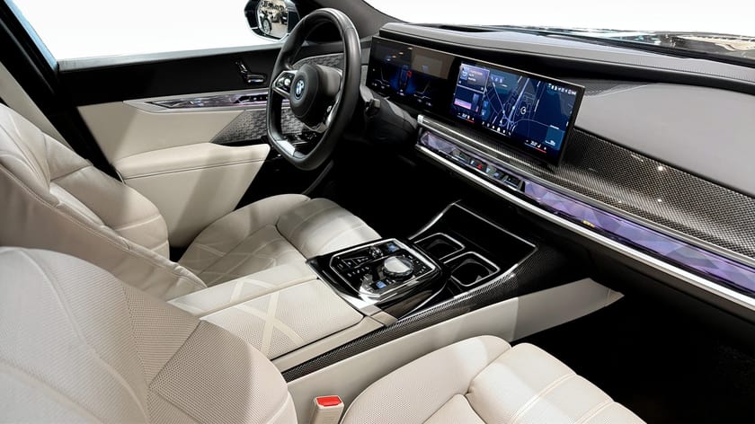 Bild 3 av BMW i7 xDrive60 xDriev 60 B&W Theatre Screen Massage Automatdörrar Pano Sky