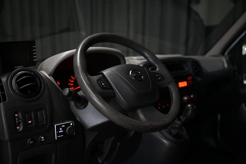 Bild 3 av Nissan NV400 Chassi dCI 145HK Volymskåp BG-Lyft Webasto Backkamera
