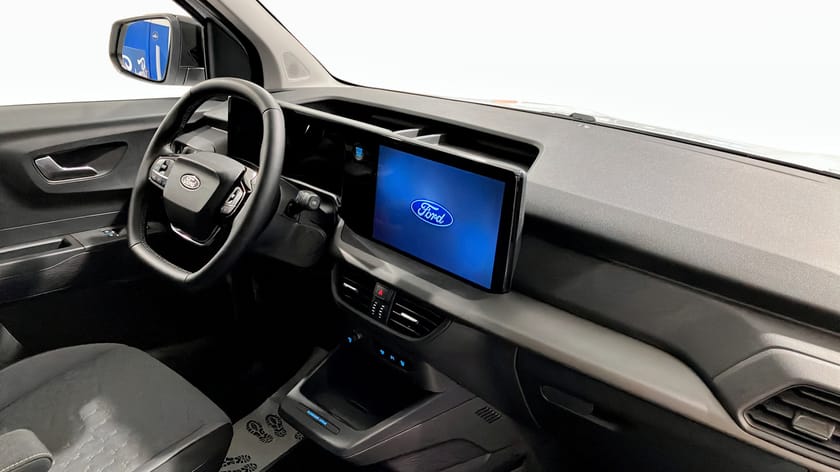 Bild 4 av Ford E-Transit Courier Limited | Skåp | 15,000 att ladda för | DEMO |