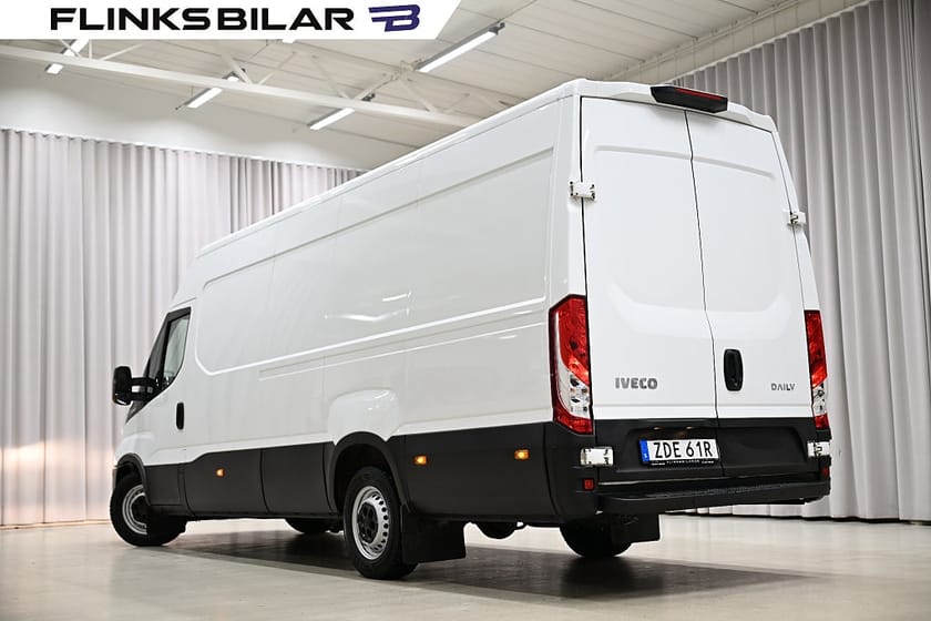 Bild 3 av Iveco Daily 35-140 Van 2.3 JTD Hi-Matic 136HK XXL-Skåp|Automat||3.5ton-drag