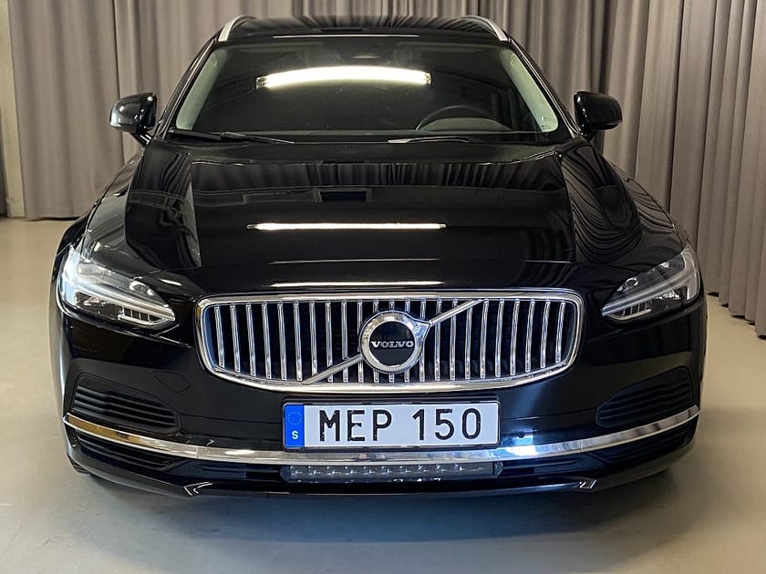 Bild 3 av Volvo V90 Recharge T6 350hk AWD Core Bright Pvärm Drag Navi