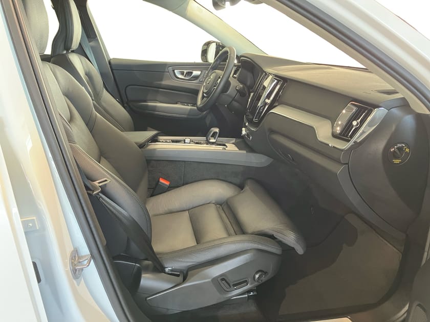 Bild 5 av Volvo XC60 T6 Plus Dark Nordic Edition | 360° | Dragkrok |