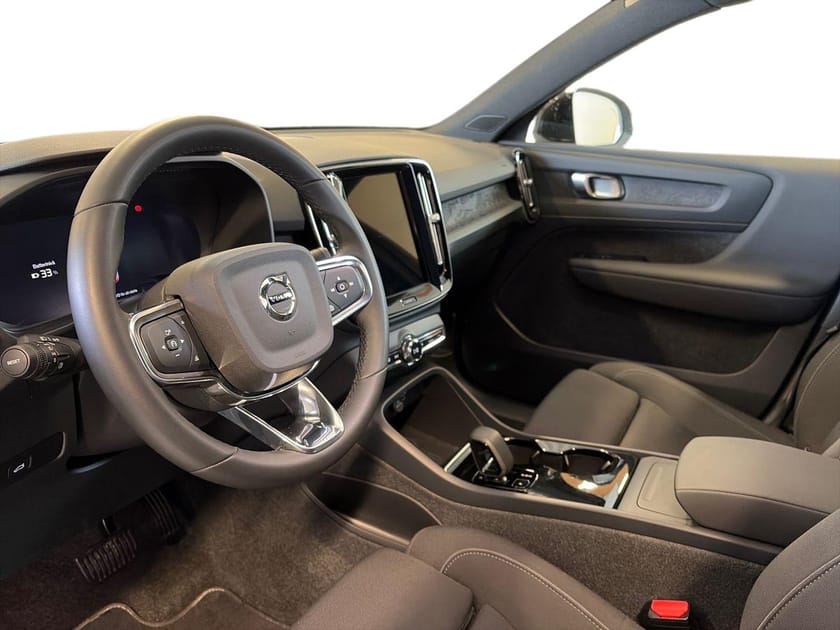 Bild 5 av Volvo XC40 Recharge Single Motor Extended Range Plus 🔵, Värmepump, Förarstol Elmanövrerad, Navigation, Parkeringskamera bak, Dragkrok halvautomatisk