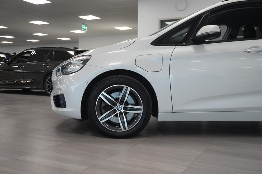 Bild 3 av BMW 225xe Active Tourer Sport Navi HUD Fartpilot Backkamera