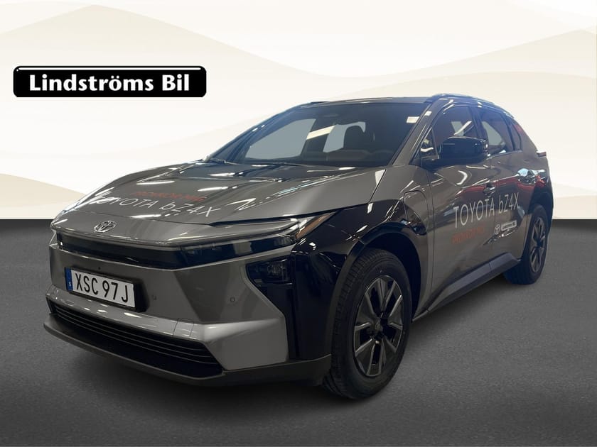 Bild 1 av Toyota bZ4X Active Tech 73.1 kWh 224hk S&V-Hjul Moms