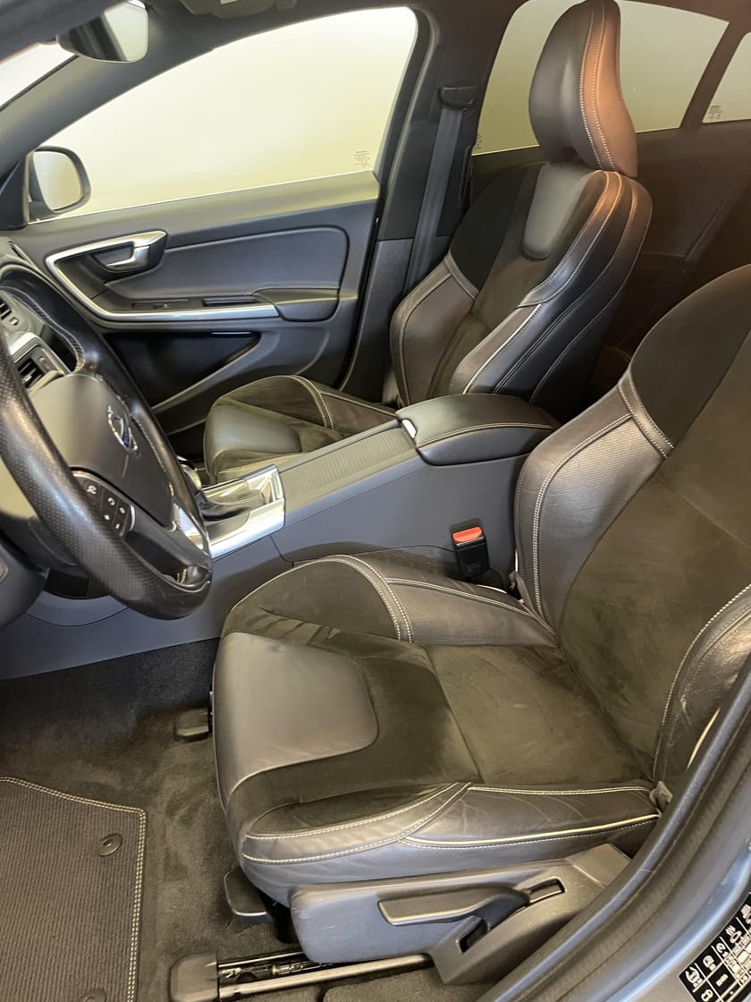 Bild 5 av Volvo S60 D3 Classic R-Design / Taklucka / 19" hjul /