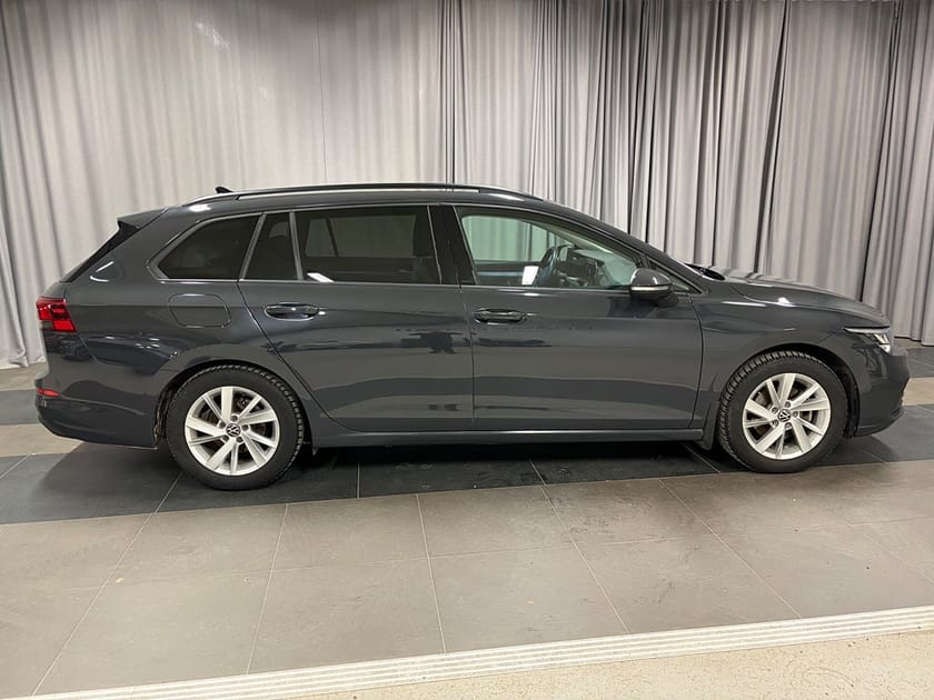 Bild 5 av Volkswagen Golf Sportscombi 1.5 eTSI ACT P-värmare Vinterhjul