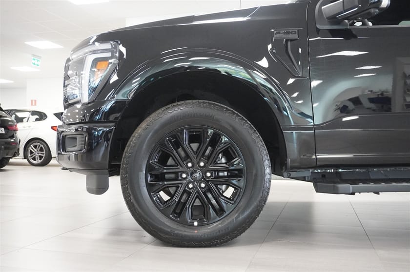 Bild 3 av Ford F-150 SuperCrew My25  Lariat Black Edition 5.0l V8 406hp