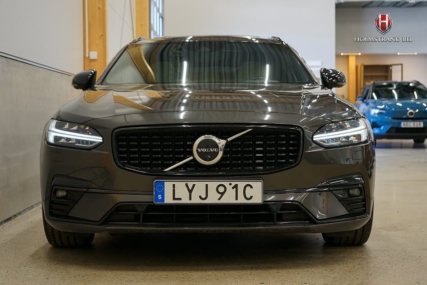 Bild 5 av Volvo V90 B4 AWD R-Design Pano Drag H/K HUD Värmare 360 4-zon