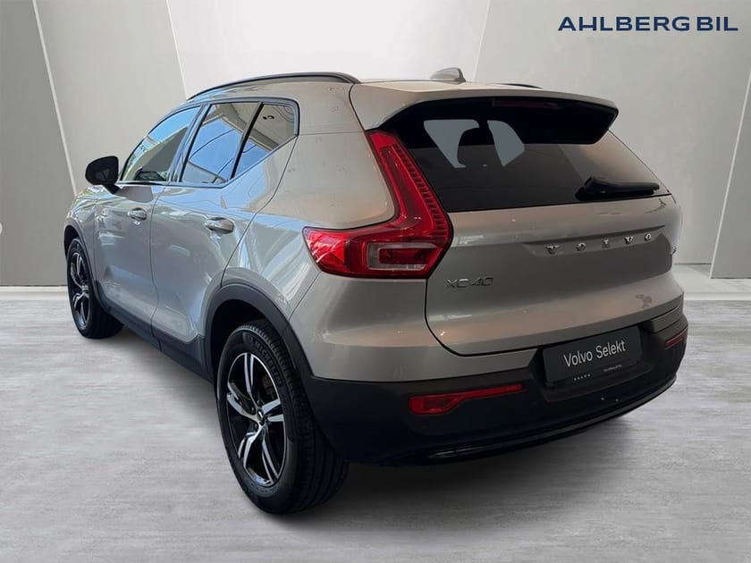 Bild 3 av Volvo XC40 B3 FWD Bensin Plus Dark, Tonade Rutor,  Klimatpaket,  Parkeringskamera bak