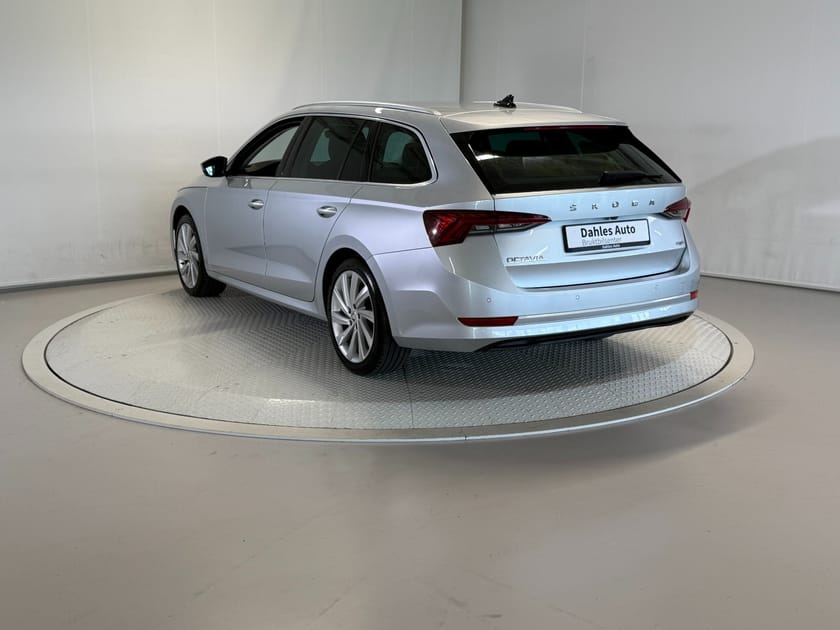 Bilde 4 av Škoda Octavia Stasjonsvogn 2,0 TDI 200hk 4x4 Style ACC/Webasto/Kam/Navi/El-sete