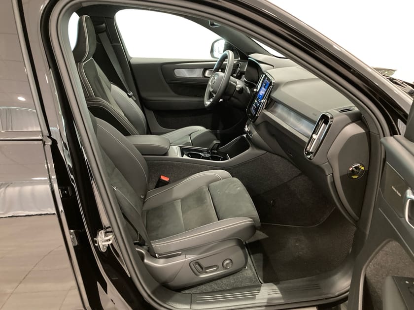 Bild 4 av Volvo EX40 Single Motor Extended Range M R Ultra Black Edt