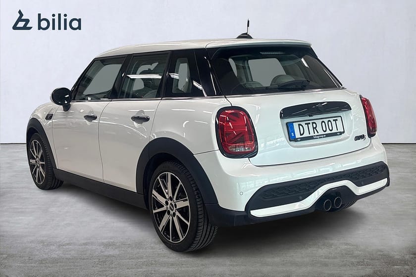 Bild 2 av MINI Cooper S 5-dörrars Aut / Backkamera / Komfortöpp. / Laddplatta