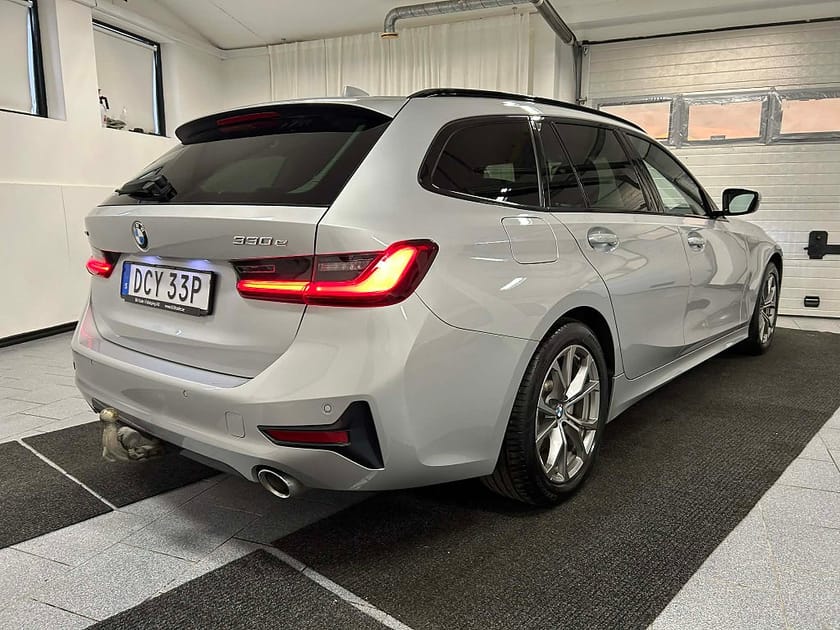 Bild 2 av BMW 330e xDrive Touring 292 hk Steptronic Sport line Drag MOMS