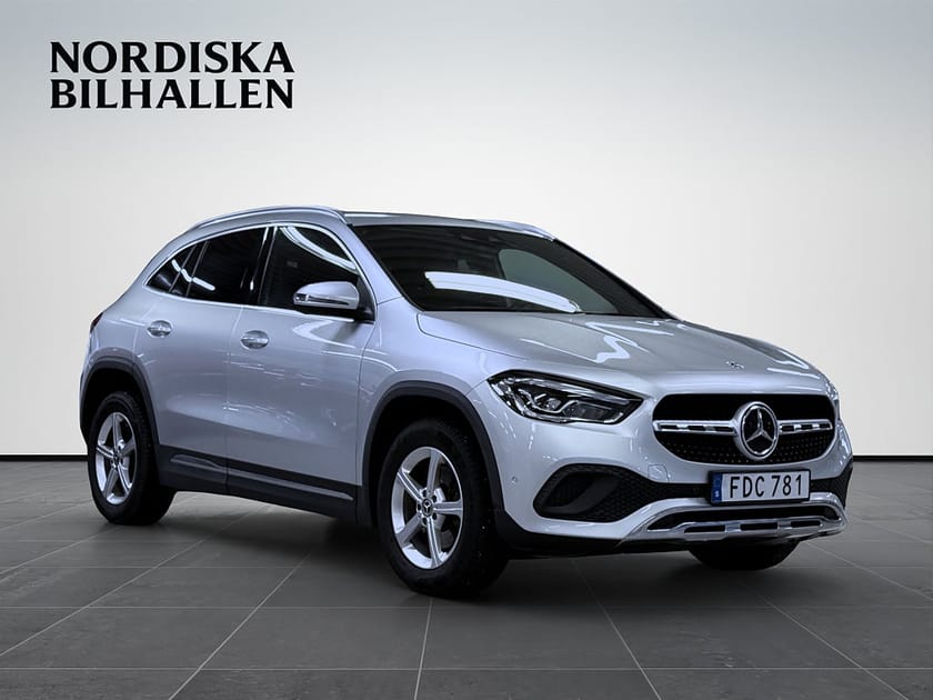 Bild 1 av Mercedes-Benz GLA 200 7G-DCT Nybesiktad Nyservad Dragkrok Backkamera