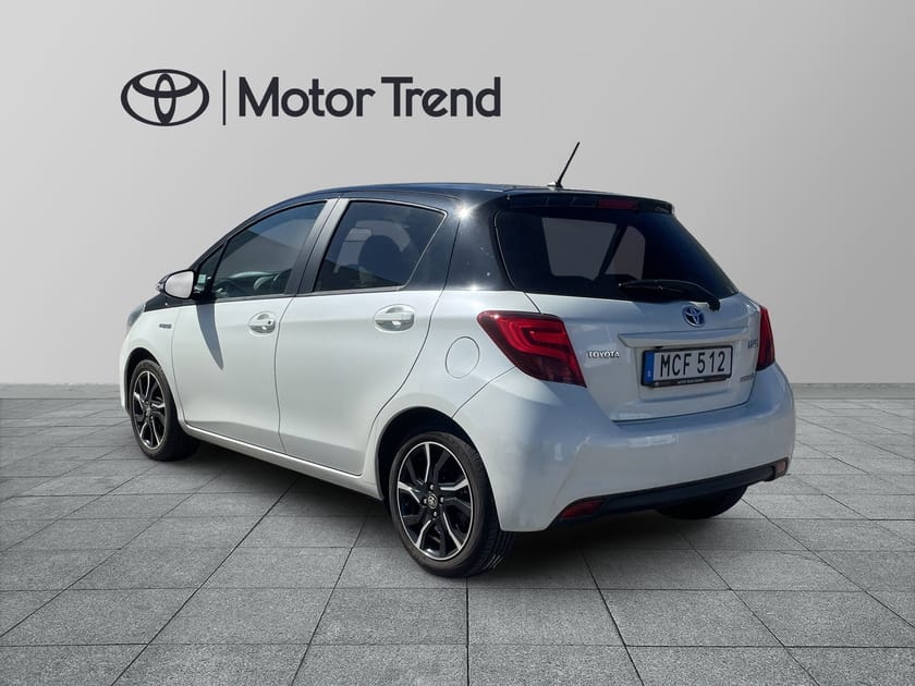 Bild 3 av Toyota Yaris Hybrid e-CVT 101hk,Style Bi-Tone,Automat