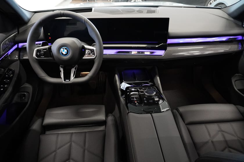 Bild 2 av BMW i5 xDrive40 Touring M Sport Pro Business Ed Drag DA Pro B W