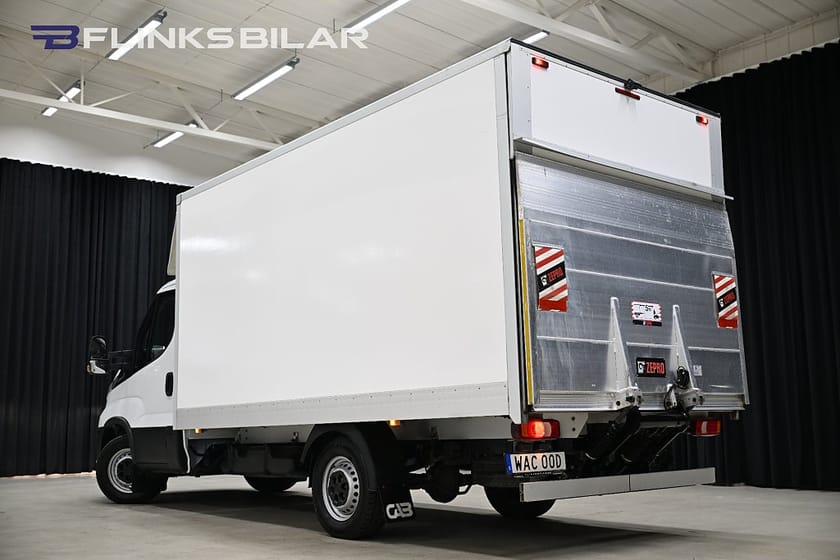 Bild 3 av Iveco Daily 35-140 Chassi Cab 136HK Automat|Volymskåp|Bg-lyft|Sidodörr|Backkamera