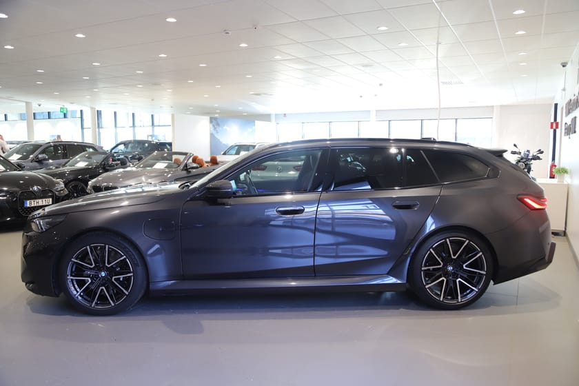 Bild 2 av BMW M5 Touring B&W / Panoramaglastak / Dragkrok / DAP