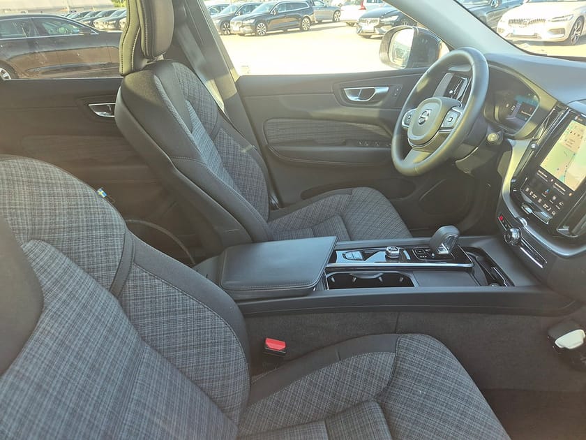 Bild 5 av Volvo XC60 T6 Recharge Core Bright plug in AWD 350HK 4x4 Panorama