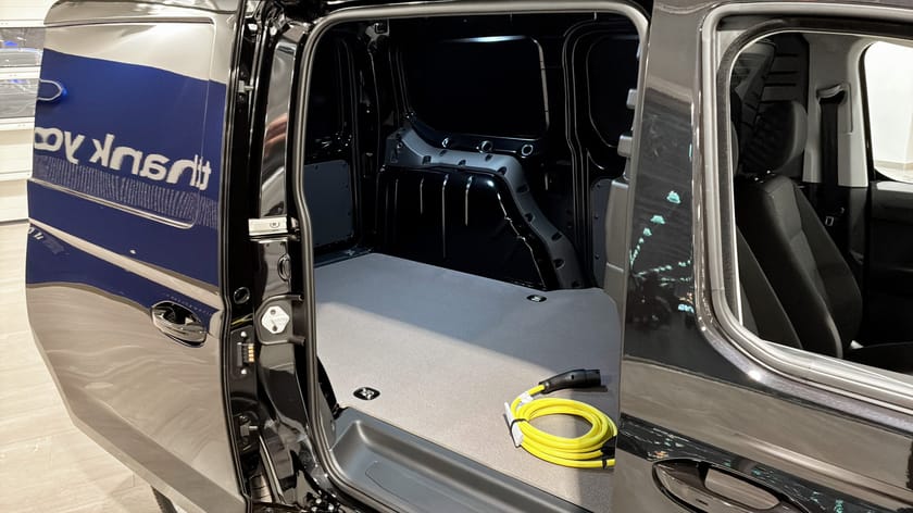 Bild 5 av Ford Grand Transit Connect Skåp L2 Limited PHEV 150Hk / Lagerbil / Drag