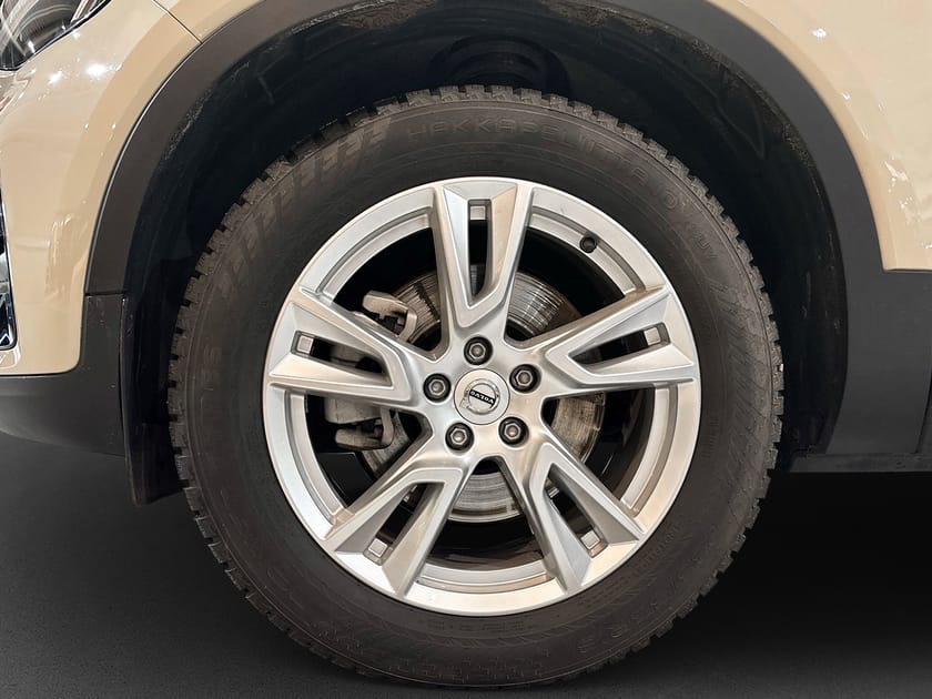 Bild 5 av Volvo XC40 B3 FWD Bensin Plus Dark