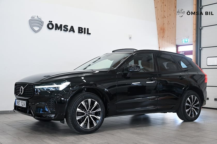 Bild 1 av Volvo XC60 B4 AWD Plus Dark Panorama Värmare Drag 197hk