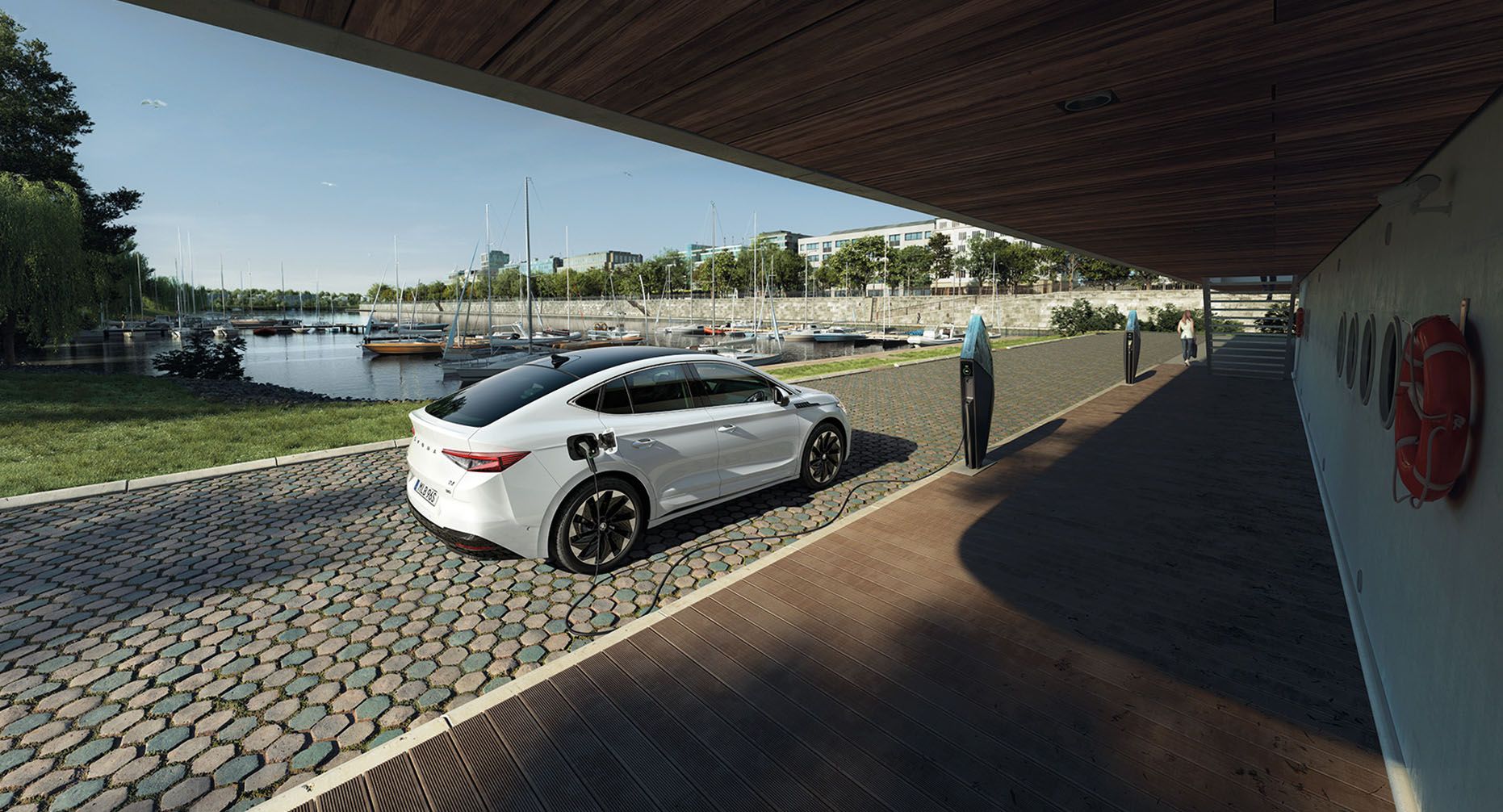 Vit elbil fyller på med el