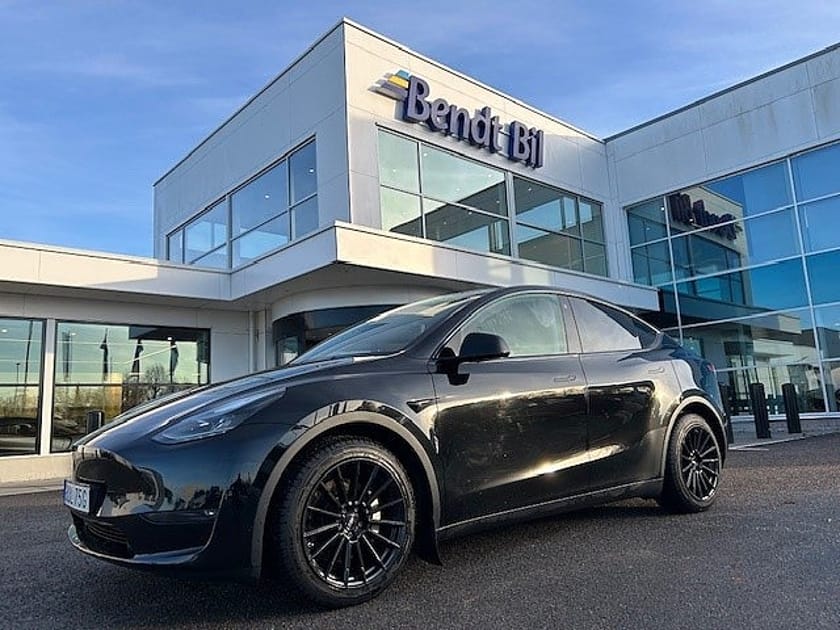 Bild 1 av Tesla Model Y Long Range AWD 514 hk / 1 ägare / Leasebar / 3,95% Ränta