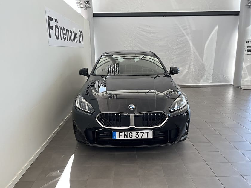 Bild 2 av BMW 120 Automat Nav Rattvärme 17" Drive/Parking Assist