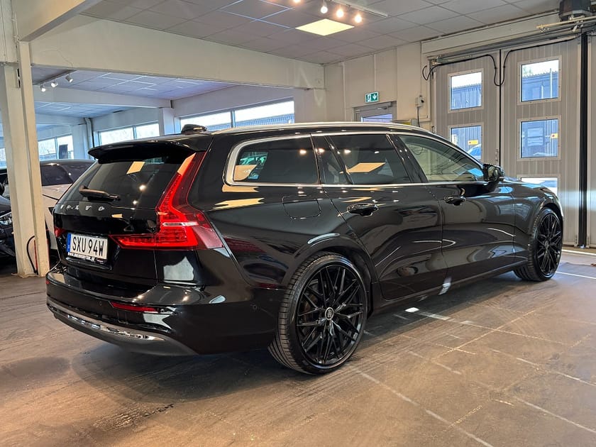 Bild 4 av Volvo V60 Recharge T6 AWD Core Bright Drag Gps H/K Läder 360kam