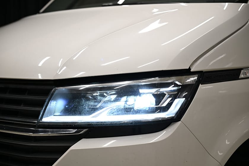 Bild 5 av Volkswagen Transporter DSG 150HK L2 Nedlackad|LED|Inredd|Dubbelgolv|NyKamrem