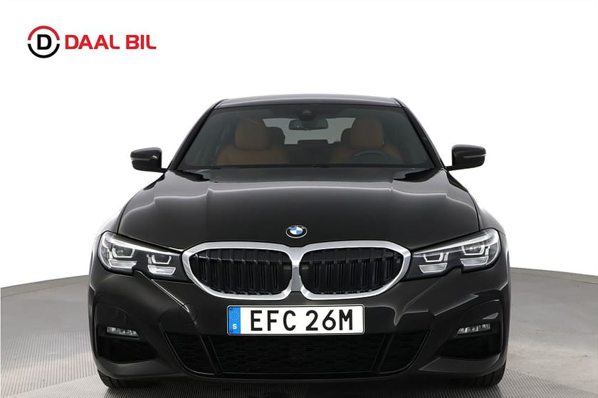 Bild 2 av BMW 330e xDrive Sedan 292HK M SPORT H/K® SKINN B-KAM NAVI NFC