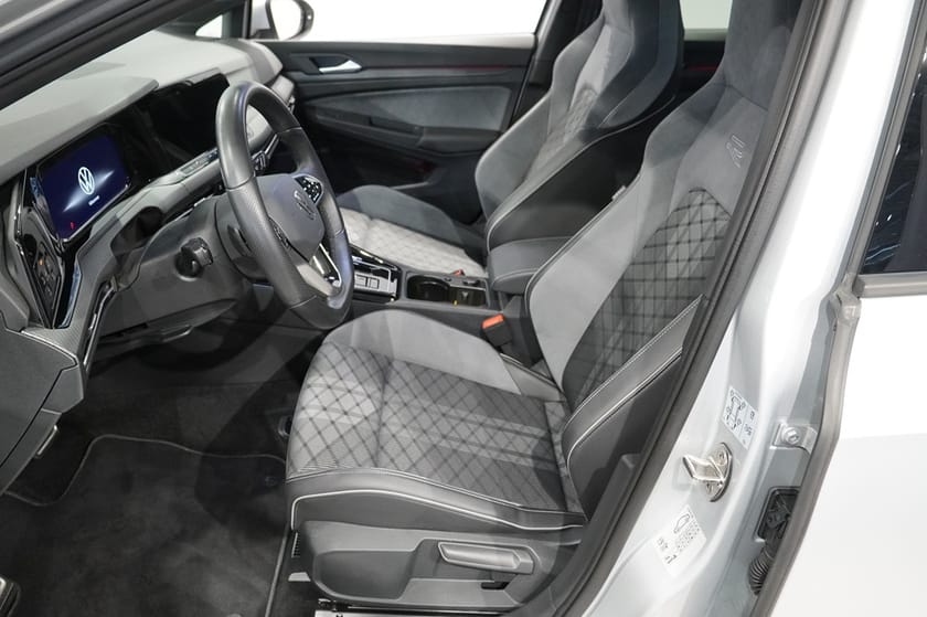 Bild 4 av Volkswagen Golf 1.5 eTSI R-Line / Drag / Kamera MM!