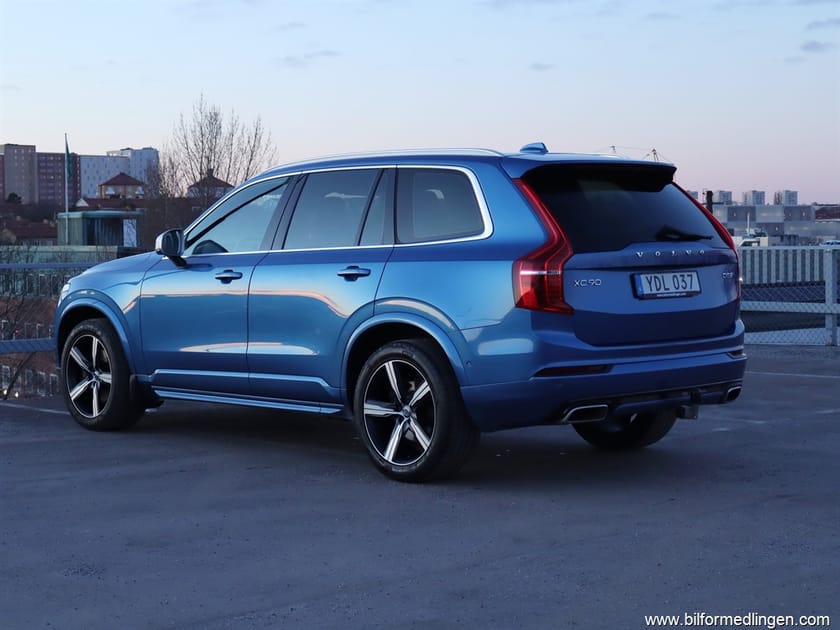 Bild 4 av Volvo XC90 D5 AWD R Design HeadUp 7-sits S/V-hjul GPS