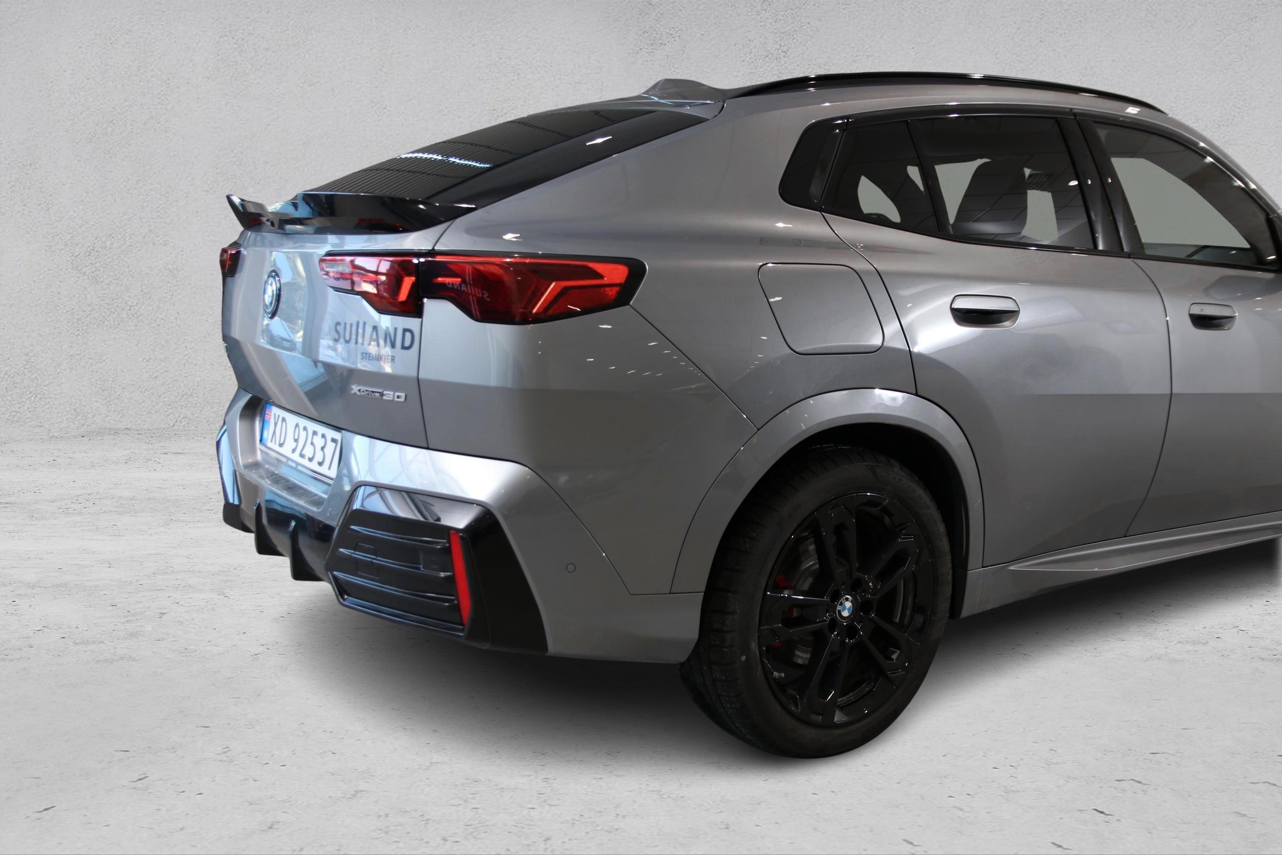 Thumnail bilde 3 av BMW iX2 xDrive30