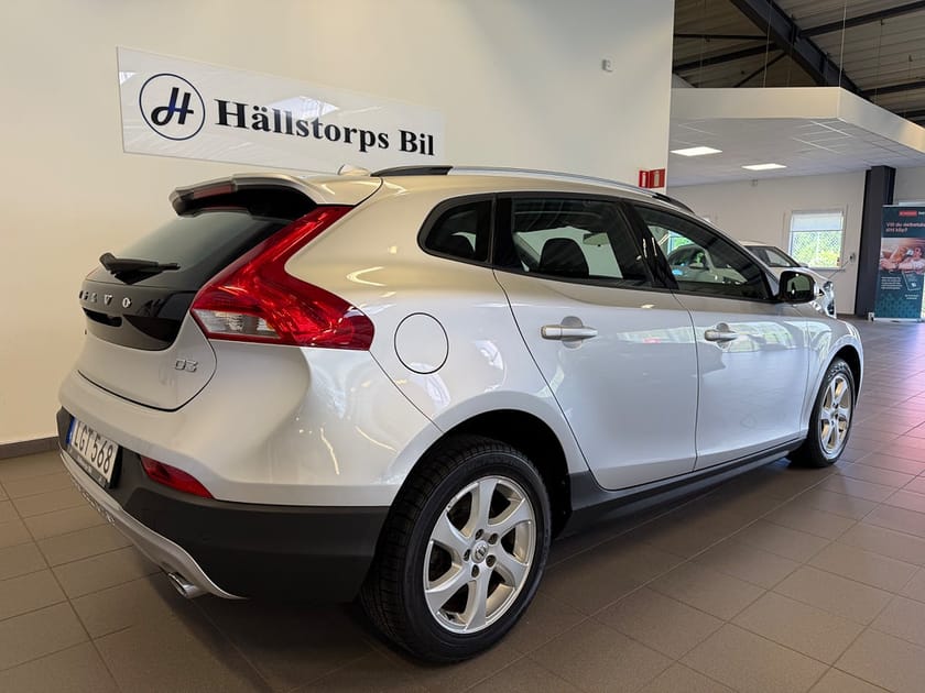 Bild 3 av Volvo V40 Cross Country D3/Cross Country/1 ÄGARE/NY KAMREM/150HK